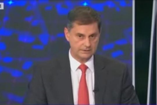 Κυνική παραδοχή Θεοχάρη: Οι έμμεσοι φόροι πλήττουν τα χαμηλότερα νοικοκυριά αλλά δεν τους μειώσαμε