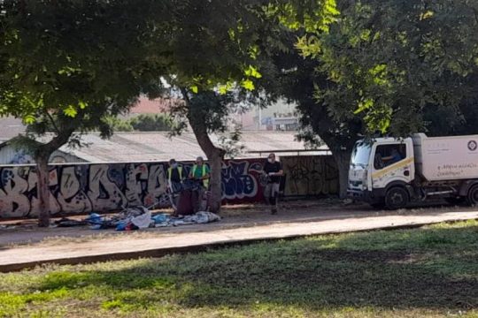 «Έξωση» και σε ανήμπορη άστεγη στο Θησείο  