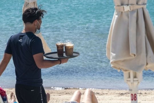 Λουκέτα και πρόστιμα σε 43 καταστήματα στα νησιά για φοροδιαφυγή