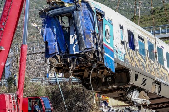 «Καταπέλτης» για Ν.Δ. και Μητσοτάκη το πόρισμα για τα Τέμπη