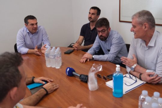 Ανέβηκαν οι τόνοι μεταξύ Τσίπρα και Τουρνά για το ναυάγιο