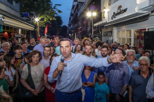 Τσίπρας από Λάρισα: Βιώνουμε ημέρες απόλυτης κατάρρευσης του ΕΣΥ