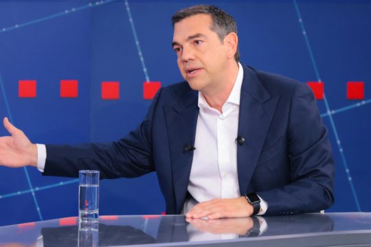 Τσίπρας: Λάθος η απόφαση Μητσοτάκη να αποσύρει τον μουσουλμάνο υποψήφιο