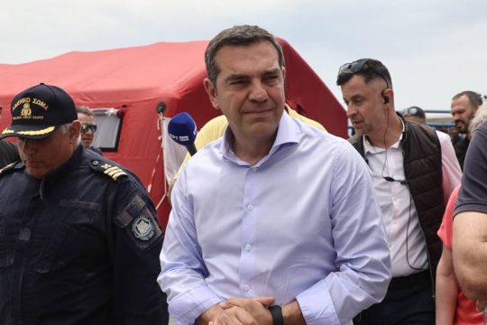 Τσίπρας στο Euractiv: Υποκρισία να μετράμε εκατοντάδες νεκρούς και κάποιοι να συζητάνε μόνο για χρήματα στις χώρες υποδοχής