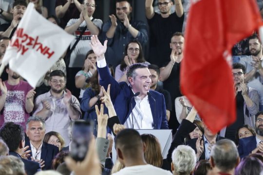 Αυτοκριτική, αντίδραση, ανατροπή