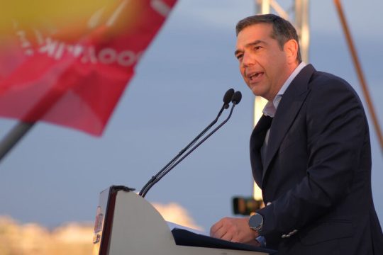 Live η συνέντευξη του Αλέξη Τσίπρα στον ΣΚΑΪ