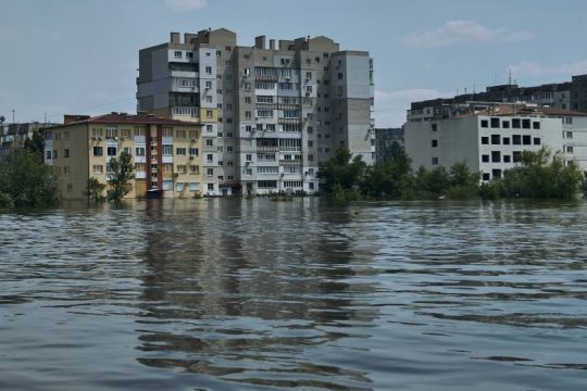 Το Κίεβο λέει ότι έχει αποδείξεις πως Ρώσοι ανατίναξαν το φράγμα στη Νόβα Καχόβκα