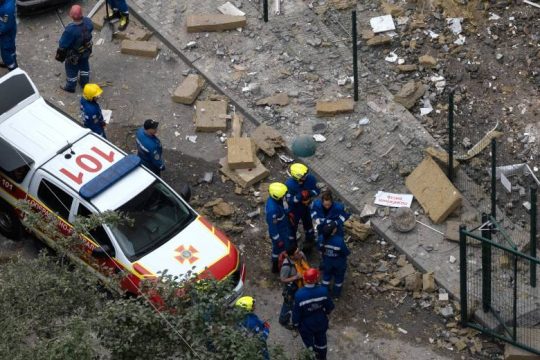 Νεκροί και τραυματίες από πυραυλική επίθεση στο Κραματόρσκ