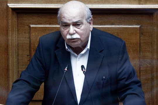 Επίθεση στον Βούτση μέσω Χρυσής Αυγής