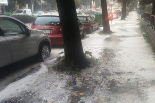 Υψηλής ραγδαιότητας καταιγίδα στα Γιάννενα – Σφοδρή χαλαζόπτωση στη Φλώρινα