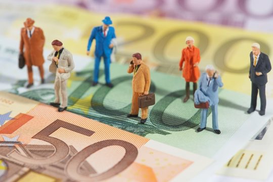 Μαζί με τους ανθρώπους δυστυχούν και οι αριθμοί της πραγματικής κατανάλωσης