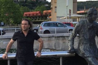 «Η αγάπη δεν είναι συναίσθημα. Είναι πράξη»