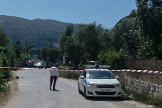 Χειροπέδες στον 75χρονο που έσερνε με το αυτοκίνητο σκύλο στη Ζάκυνθο