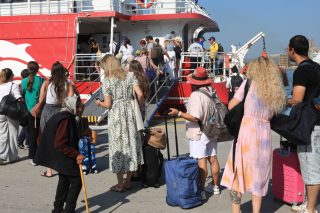 Μειώσεις τιμών για λίγους και… καθυστερημένα
