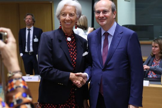 Σφιχτούς προϋπολογισμούς για το 2024 απαιτεί το Eurogroup