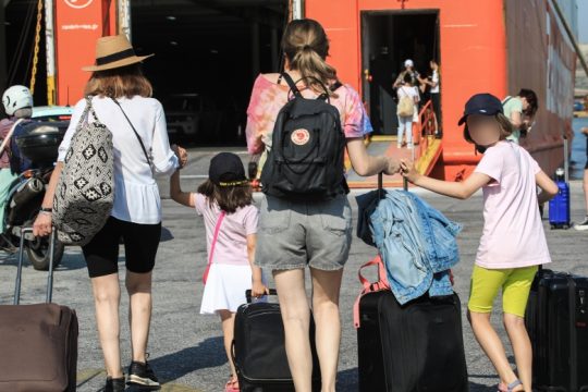 Δεν αντέχει το κόστος των διακοπών το 37% των εργαζομένων στην Ελλάδα