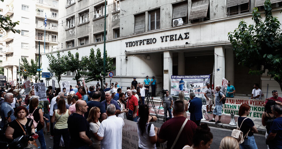 Kαμία δέσμευση Χρυσοχοΐδη για τους συμβασιούχους