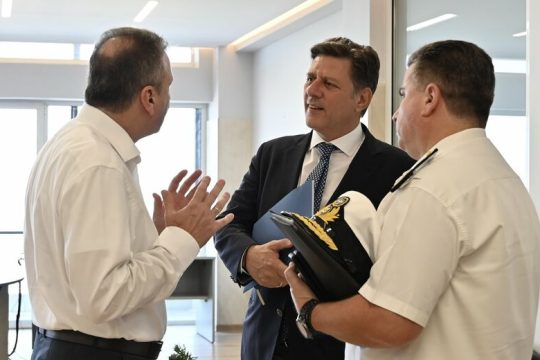 Υπουργική επίσκεψη στους ναυτεργάτες