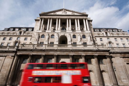 Σταθερός ο πληθωρισμός στη Βρετανία στο 4% τον Ιανουάριο