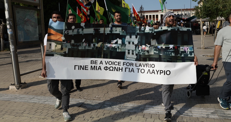 Βίαιη εκκένωση του καμπ Λαυρίου