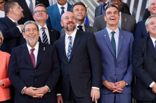 Λεφτά… υπάρχουν για να περιοριστεί η κινεζική επιρροή!