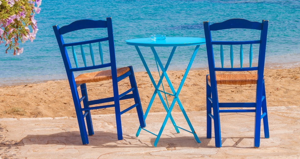 Στον παραλιακό καφενέ