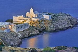 Σε φόντο λευκό και γαλάζιο