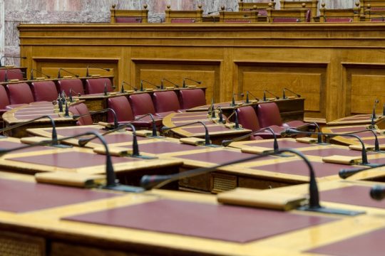 Τεκνοθεσία του αγέννητου γιού ενός εκ των δύο νεκρών πιλότων από τη Βουλή