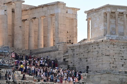 Η Ακρόπολη εκπέμπει SOS
