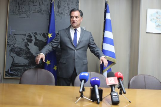 Κρύβεται πίσω από τη «συναίνεση του εργαζομένου» για το περιστατικό στη Ρόδο