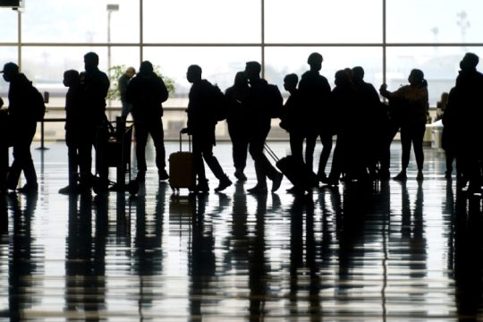 Το 2024 θα ταξιδέψουν με αεροπλάνο περισσότεροι άνθρωποι από ποτέ