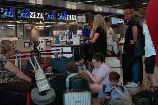 Ακυρώθηκαν περίπου 1.000 πτήσεις από και προς Ιταλία