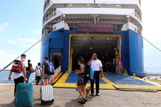 Ακτοπλοϊκά εισιτήρια: τι εκπτώσεις προσφέρουν οι εταιρείες
