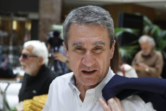 Free Ανδρέας Λοβέρδος