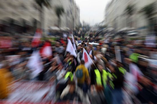 Η Αριστερά δεν υποχωρεί, μπροστά με τη στρατηγική της ανατροπής!