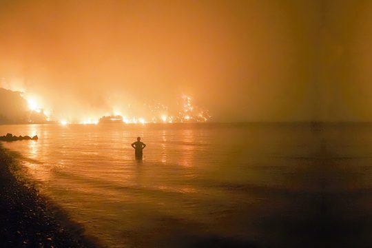 Η Ευρώπη καίγεται, πνίγεται, ξεραίνεται και το πληρώνει ακριβά!