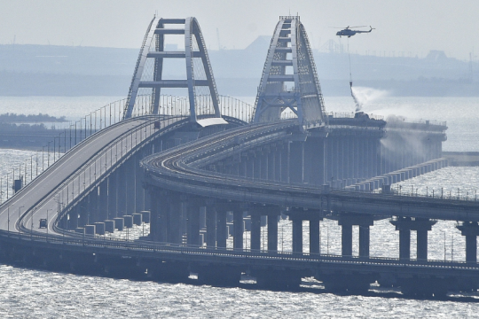 Θανατηφόρες εκρήξεις στη γέφυρα της Κριμαίας