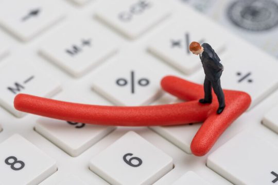 Συνεχίζονται τα… μακροβούτια στη μεταποίηση