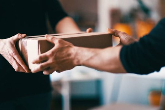 Απαγορεύεται το delivery 12:00 με 17:00