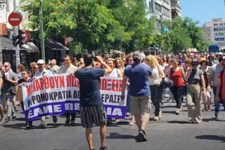 Μαζική κινητοποίηση στον Πειραιά ενάντια στις διώξεις 7 εκπαιδευτικών