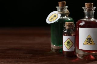 Η Ευρώπη υποκύπτει στο λόμπι των… δηλητηρίων