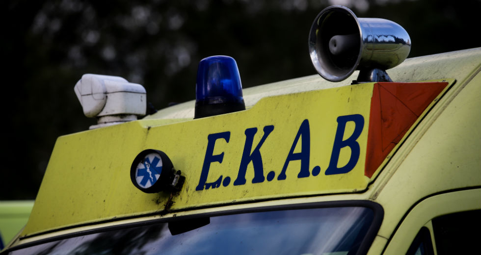 Σε κρίσιμη κατάσταση γυναίκα που παρασύρθηκε από φορτηγό