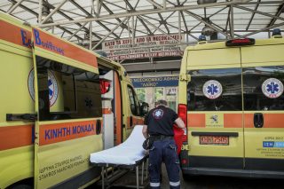 Πόσοι ακόμα θα «σβήσουν» στην αναμονή για ένα ασθενοφόρο;