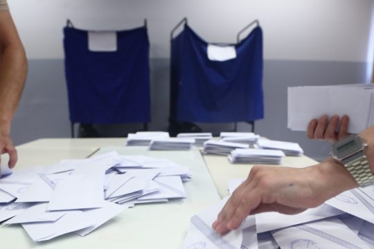 Στην αγκαλιά του εκλογικού κύκλου
