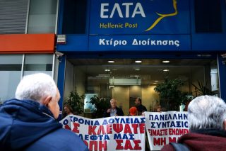 Τσουνάμι λουκέτων στα καταστήματα ΕΛΤΑ