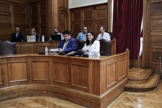 Χέρι-χέρι Ν.Δ.-ΠΑΣΟΚ με την ακροδεξιά στο νομοσχέδιο για τους απόδημους