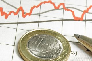 «Οχυρωματικά έργα» υπό τον φόβο διεθνούς κρίσης