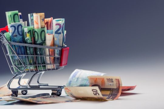 Η ακρίβεια θεριεύει, η κυβέρνηση κωφεύει