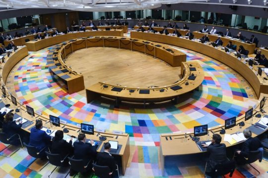 Ελλάδα και Ιταλία στη δίνη τεράστιων ανισορροπιών