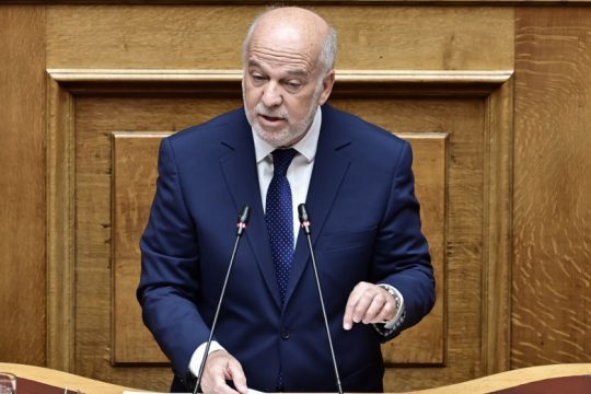 Έκθετη η ΝΔ μετά το αυτογκόλ Φλωρίδη για το ακαταδίωκτο των τραπεζιτών